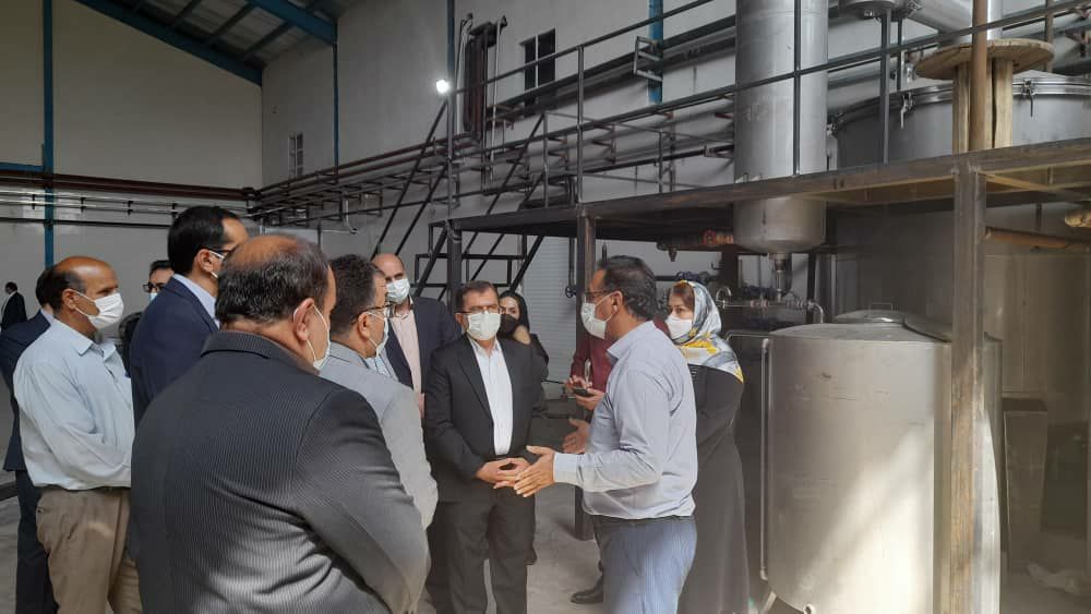 بازدید استاندار  از کارخانه فراوران طبیعت در یاسوج