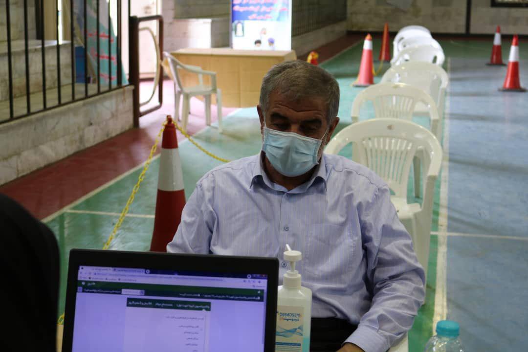 تزریق واکسن برکت به نماینده مردم اشکذر و یزد تزریق واکسن برکت به نماینده مردم اشکذر و یزد