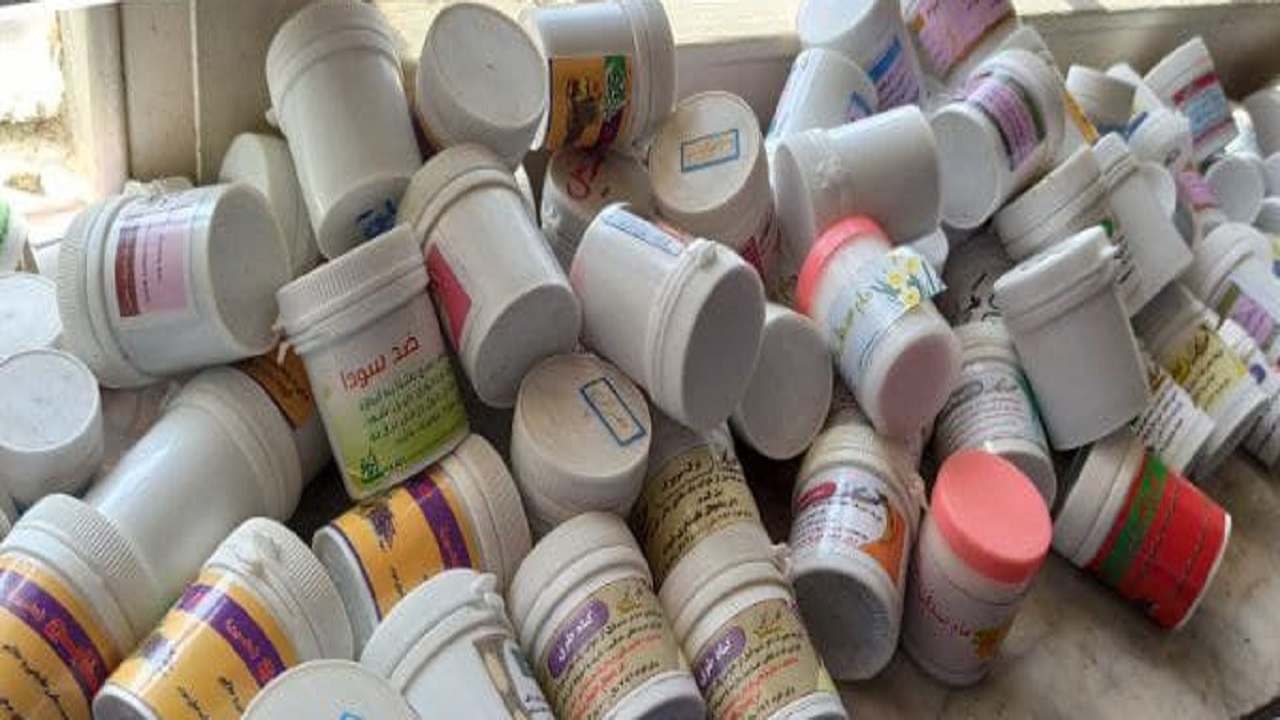 کشف و ضبط داروی گیاهی تقلبی از یک عطاری در زیاران کشف و ضبط داروی گیاهی تقلبی از یک عطاری در زیاران