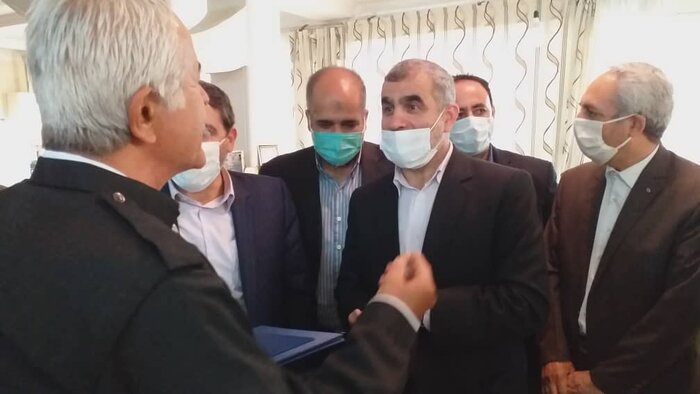 ادای احترام نایب رئیس مجلس شورای اسلامی به مقام شامخ شهدای سردشت ادای احترام نایب رئیس مجلس شورای اسلامی به مقام شامخ شهدای سردشت