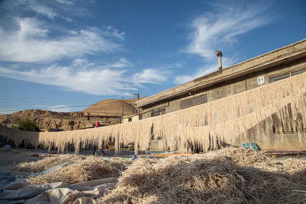 گزارش تصویری از تهیه رشته آش سنتی در کلات