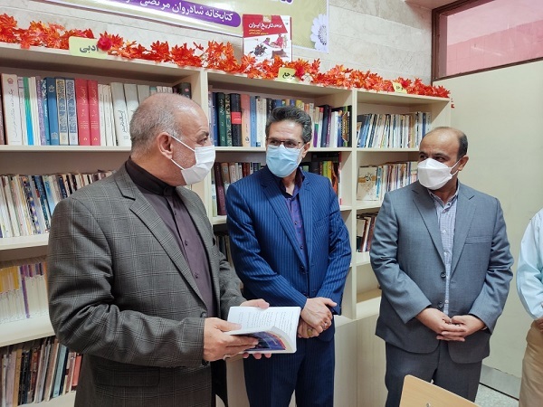 اهدای ۳۰۰ جلد کتاب به دبیرستان شبانه روزی بیرجند