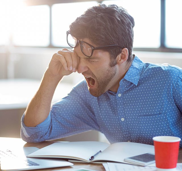 علل خمیازه کشیدن و فواید آن برای بدن