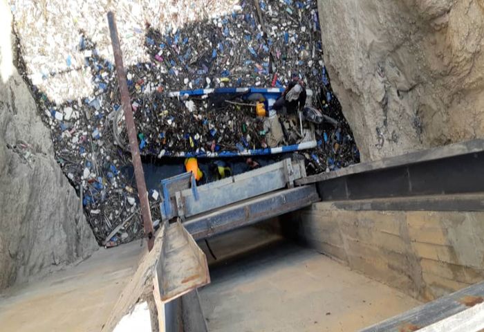 پاکسازی  تاسیسات آبرسانی شهید بهنام محمدی مسجد سلیمان