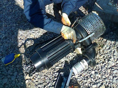 پاکسازی تاسیسات فاضلاب با بکارگیری پمپ‌های لَجَن کِش