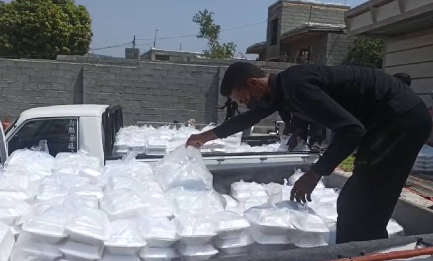 توزیع غذای نذری در روستای برنطین رودان