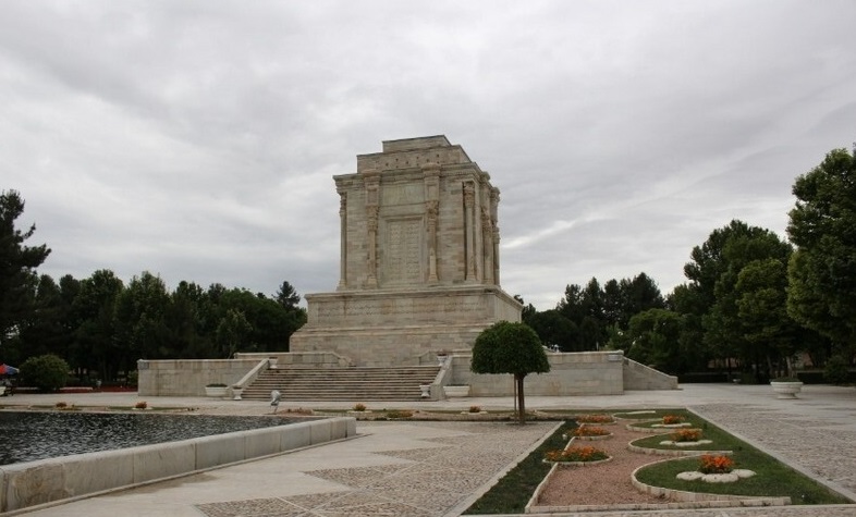 جاذبه&zwnj;های تاریخی مشهد