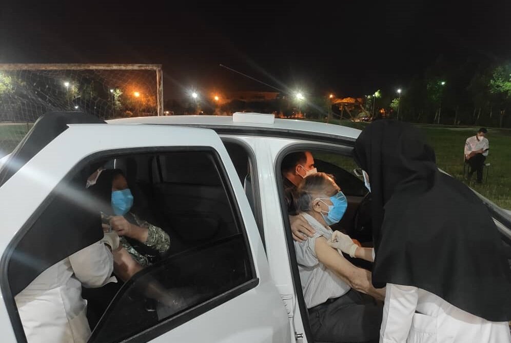 تزریق ۶۰۰ دوز واکسن کرونا در مرکز تجمیعی خودرویی دزفول تزریق ۶۰۰ دوز واکسن کرونا در مرکز تجمیعی خودرویی دزفول