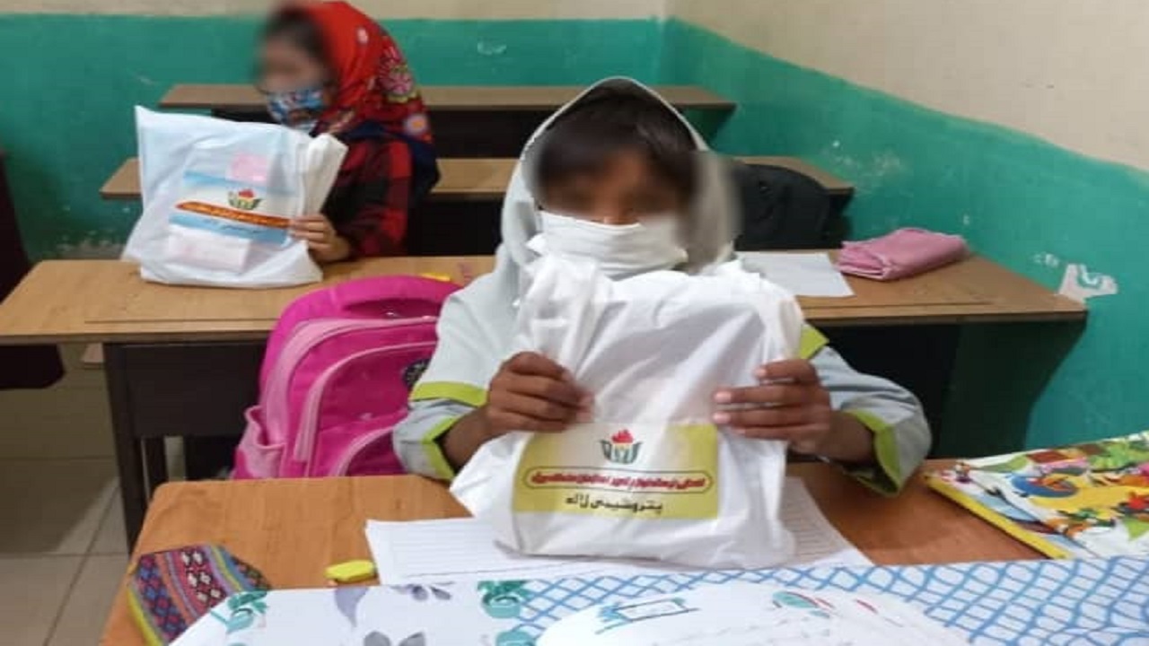 بستههای لوازم التحریر به دست دانش آموزان نیازمند رسیدند بستههای لوازم التحریر به دست دانش آموزان نیازمند رسیدند