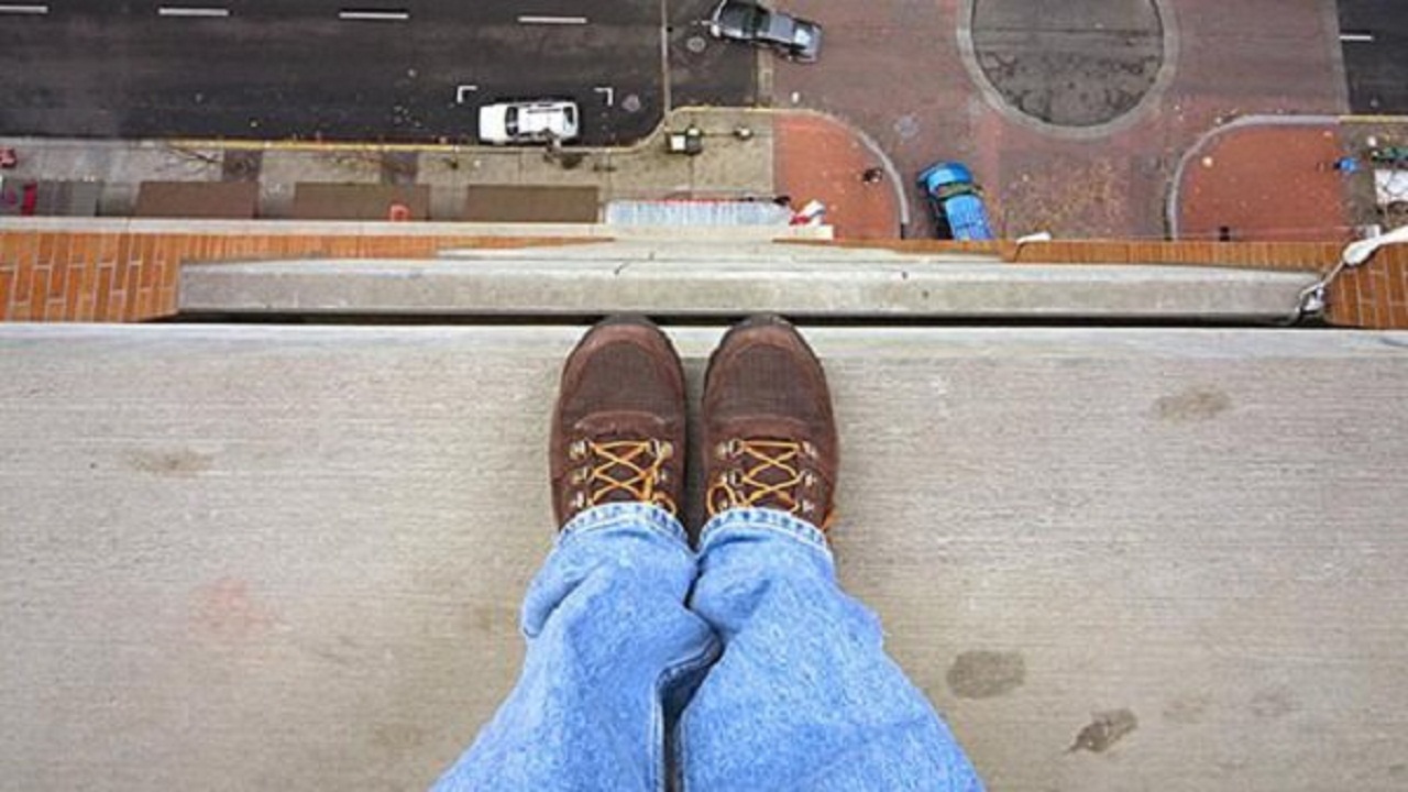 آنچه باید درباره خودکشی بدانید