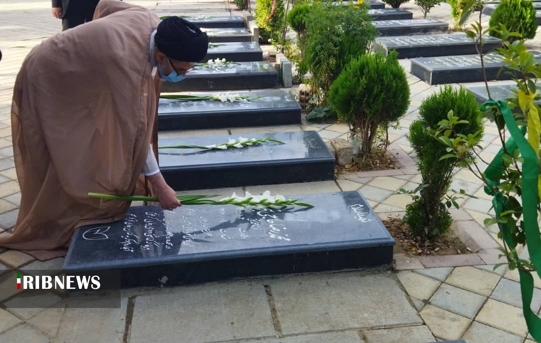 ادای احترام وزیر اطلاعات به مقام شامخ شهدادر ارومیه