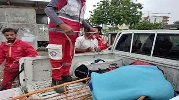 جستجوی هلال احمر برای یافتن 6 صیاد گرفتار طوفان در سواحل دشتیاری