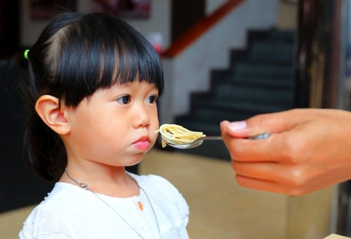 تمام دلایلی که موجب بدغذایی کودک می‌شود