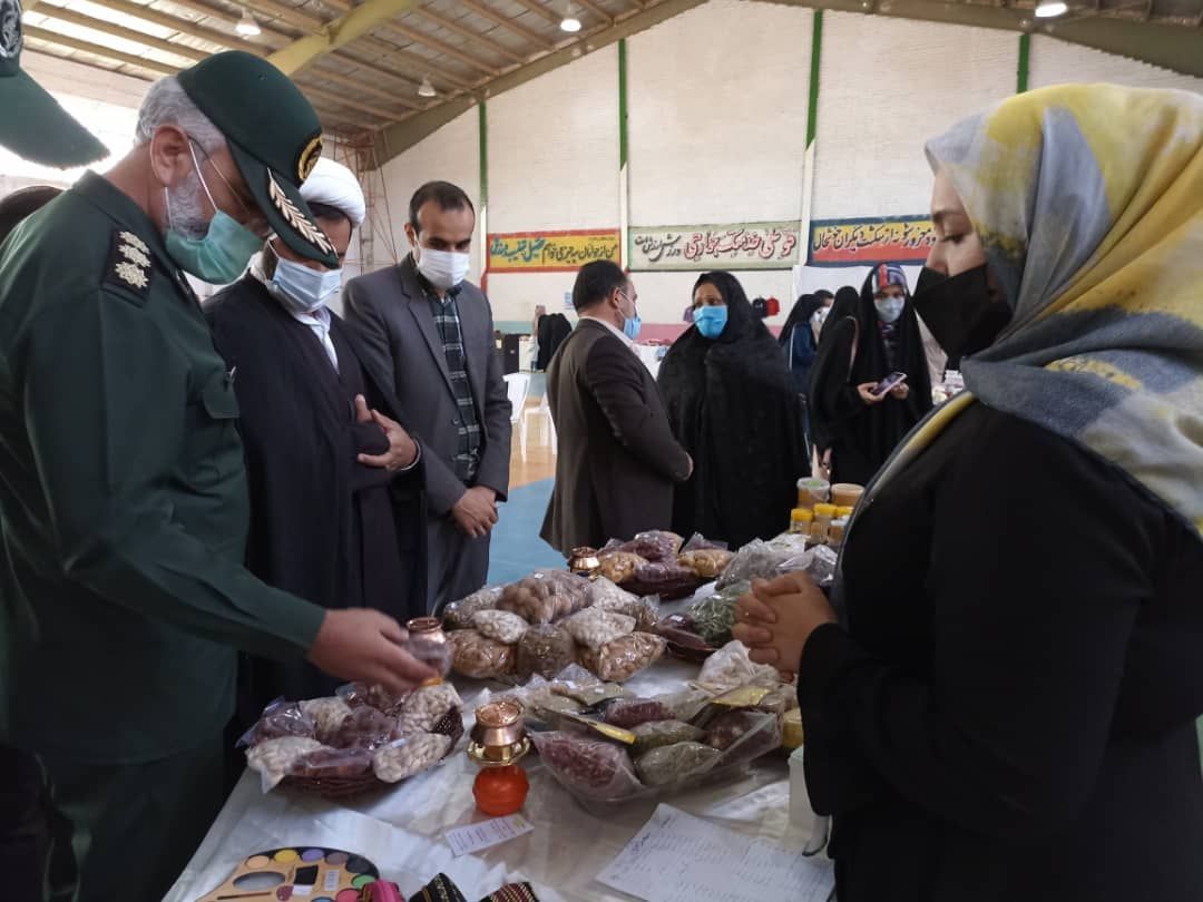 بهره برداری از بازارچه بومی-محلی کارآفرینان در بخش رخ بهره برداری از بازارچه بومی-محلی کارآفرینان در بخش رخ