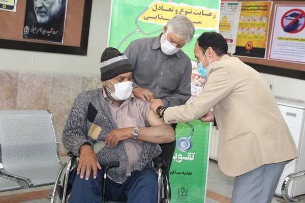 تزریق واکسن کرونا به ۸۸ درصد از سالمندان بالای ۶۰ سال فریمان تزریق واکسن کرونا به ۸۸ درصد از سالمندان بالای ۶۰ سال فریمان