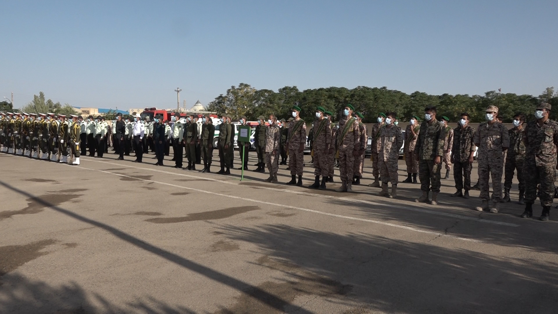 اجرای صبحگاه مشترک نیروهای نظامی و انتظامی در بافق اجرای صبحگاه مشترک نیروهای نظامی و انتظامی در بافق