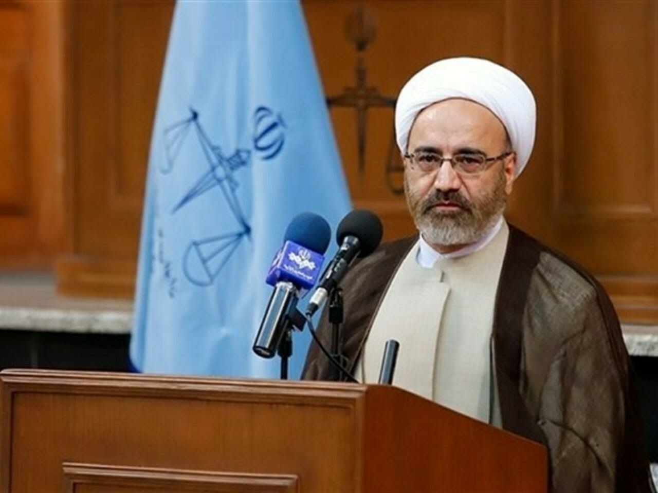 مردم، ولی نعمت کارگزاران هستند