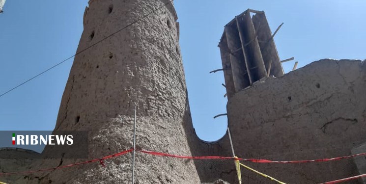 سر براوردن حمام تاریخی از زیر خاک در منطقه آباده سیرجان