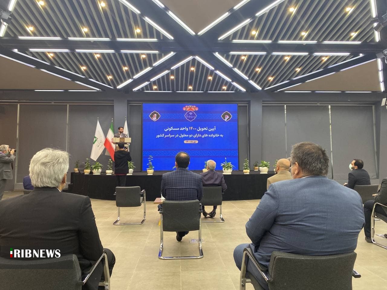 تحویل ١۴٠٠ واحد مسکونی به خانوادههای دارای دو معلول تحویل ١۴٠٠ واحد مسکونی به خانوادههای دارای دو معلول