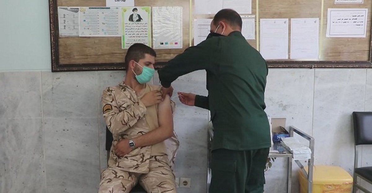 واکسینه شدن سربازان پادگان آیت الله خاتمی یزد واکسینه شدن سربازان پادگان آیت الله خاتمی یزد