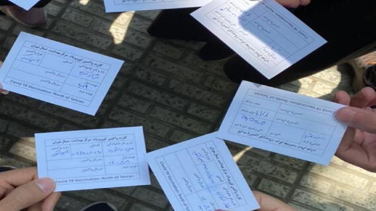 کارت واکسیناسیون کرونا به درب مغازه‌ها نصب شود
