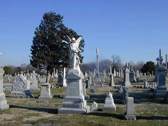 ۱۰ قبرستان ترسناک و عجیب و غریب!