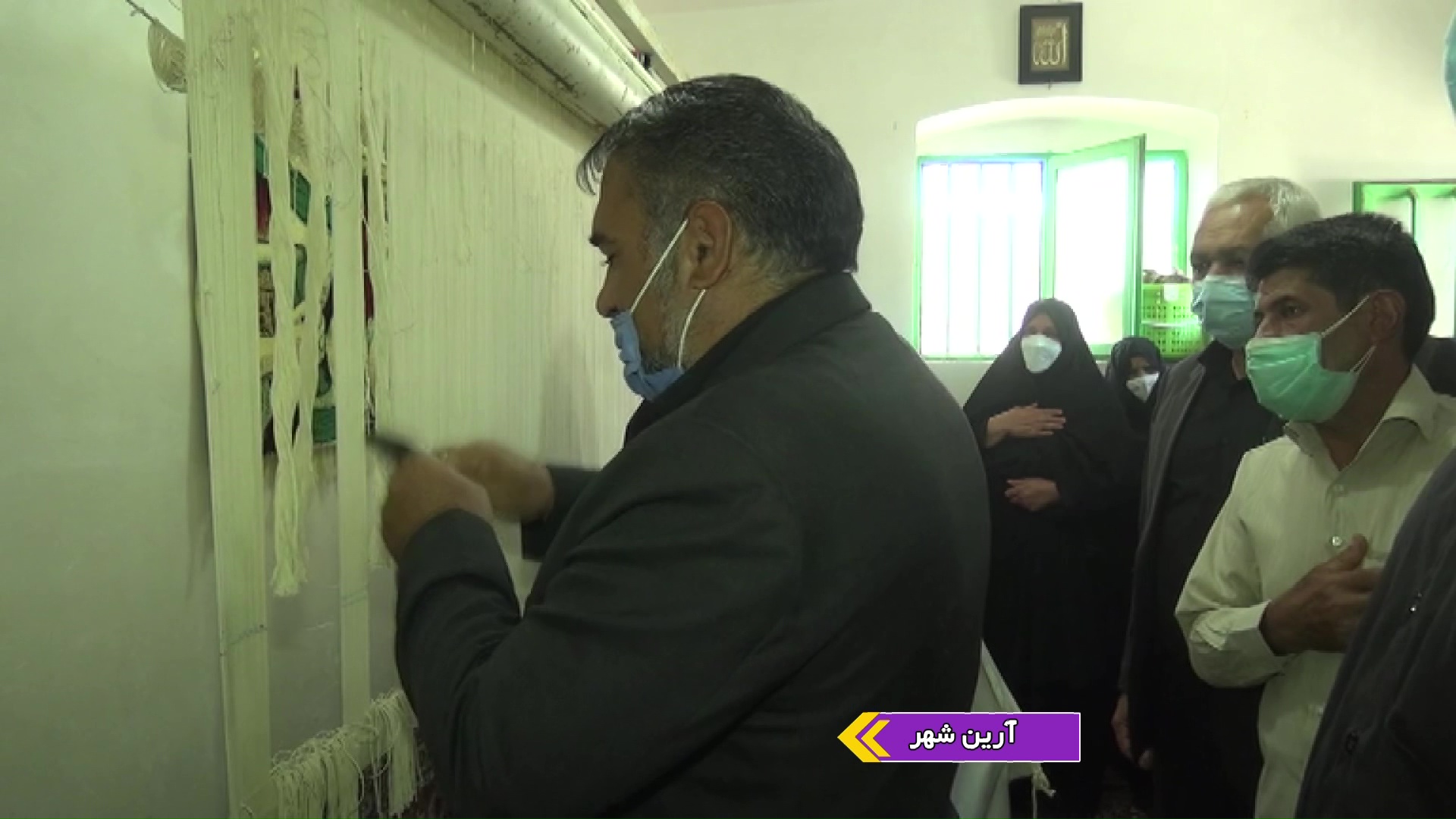 اهدای فرش بانوان آرین شهر به بازسازی عتبات عالیات