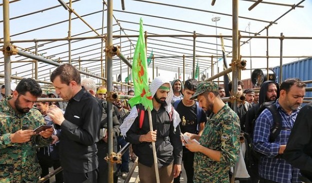 بسیج تمامی امکانات در مهران/ بازگشت زائران از مهران آغاز شده است بسیج تمامی امکانات در مهران/ بازگشت زائران از مهران آغاز شده است