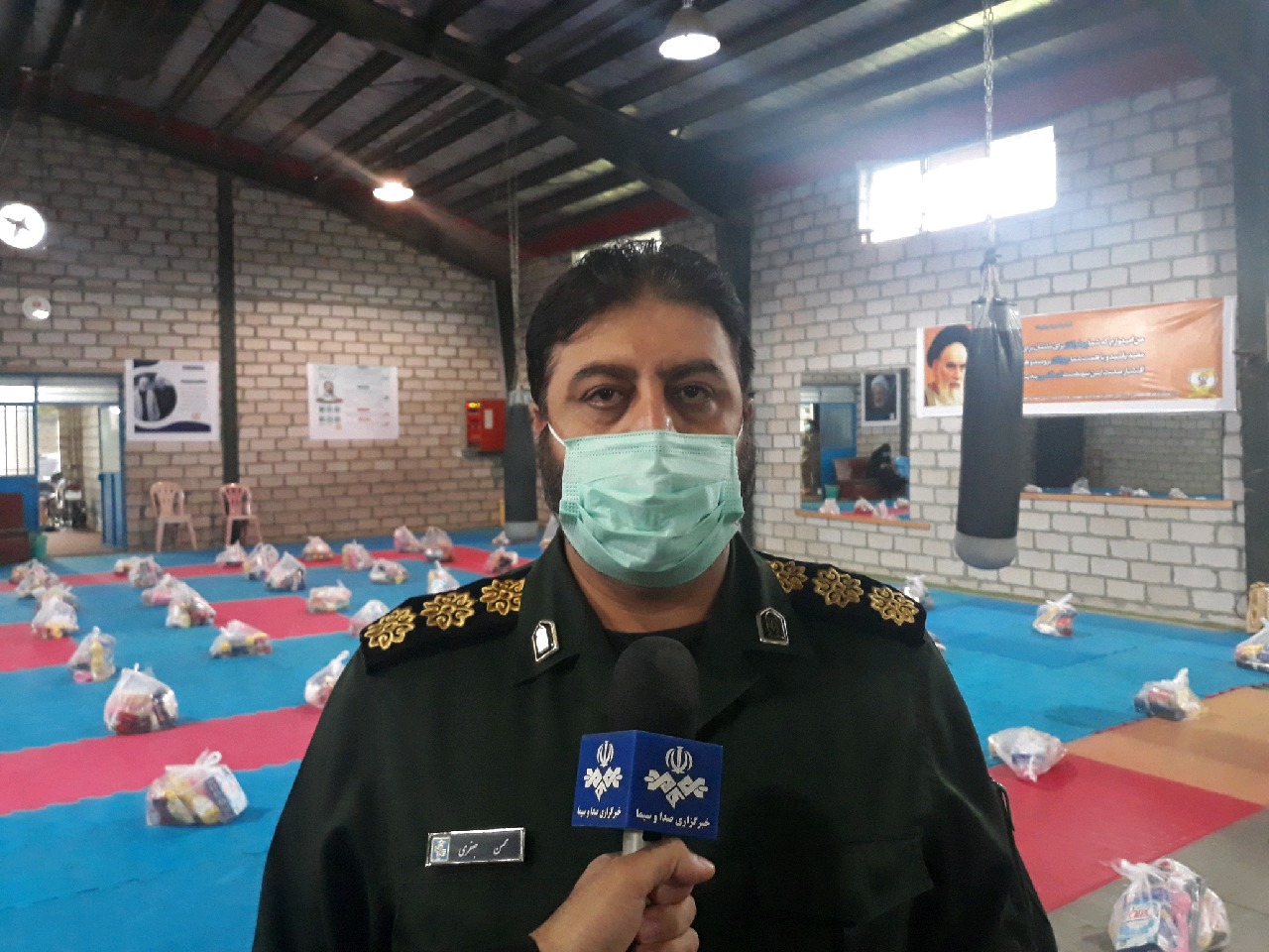 اهدای بستههای معیشتی و نوشت افزار بین نیازمندان فومنی اهدای بستههای معیشتی و نوشت افزار بین نیازمندان فومنی