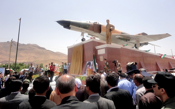 یادبود نخستین خلبان شهید دفاع مقدس در مهاباد