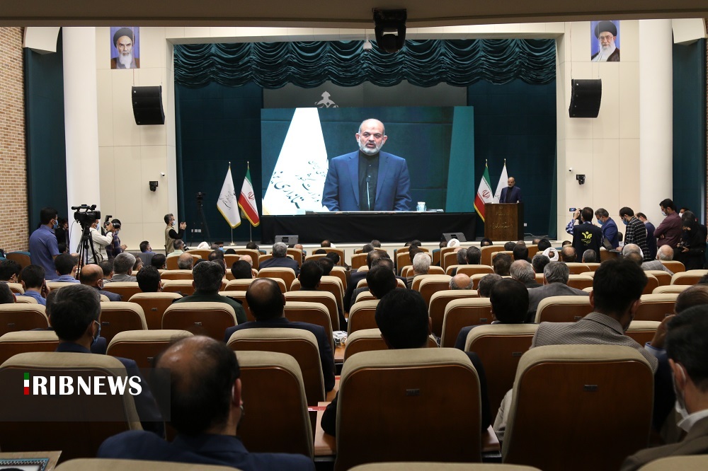 استاندار جدید یزد از همه ظرفیتها برای حل مشکلات استفاده کند استاندار جدید یزد از همه ظرفیتها برای حل مشکلات استفاده کند