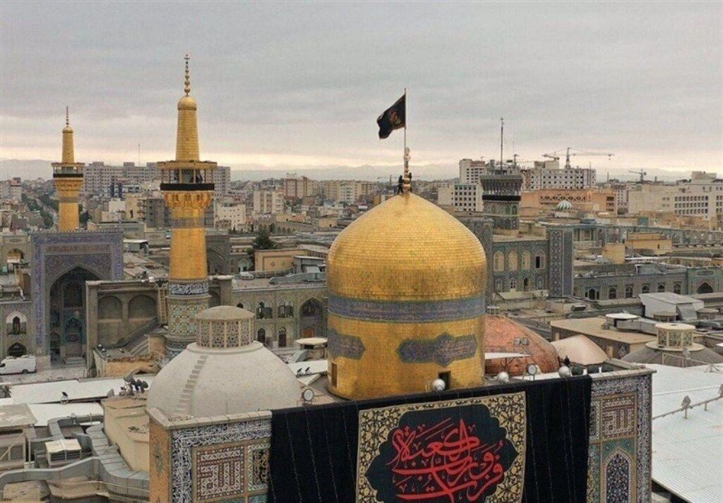 به اهتزاز درآمدن پرچم عزا در حرم مطهر حضرت امام رضا(ع) به اهتزاز درآمدن پرچم عزا در حرم مطهر حضرت امام رضا(ع)