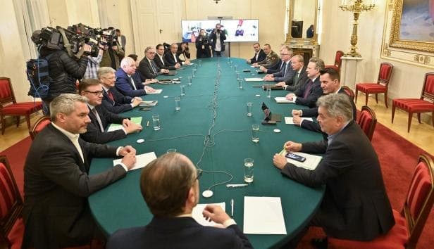 اعمال محدودیتهای جدید کرونایی در اتریش اعمال محدودیتهای جدید کرونایی در اتریش