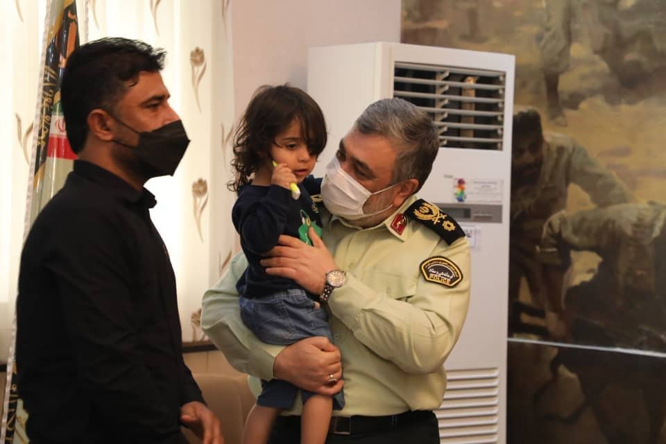 خانواده های شهدا، سنگرداران شهادت و مرزداران فضيلت هستند خانواده های شهدا، سنگرداران شهادت و مرزداران فضيلت هستند