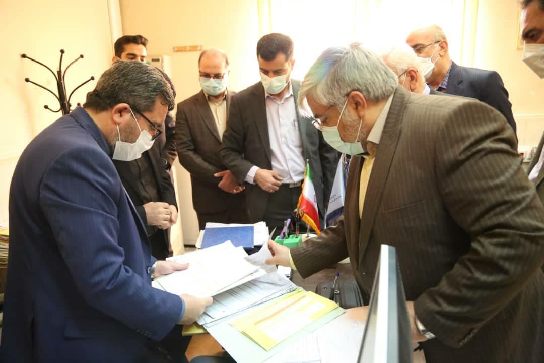 بازدید سرزده رئیس سازمان ثبت اسناد از واحد‌های ثبتی