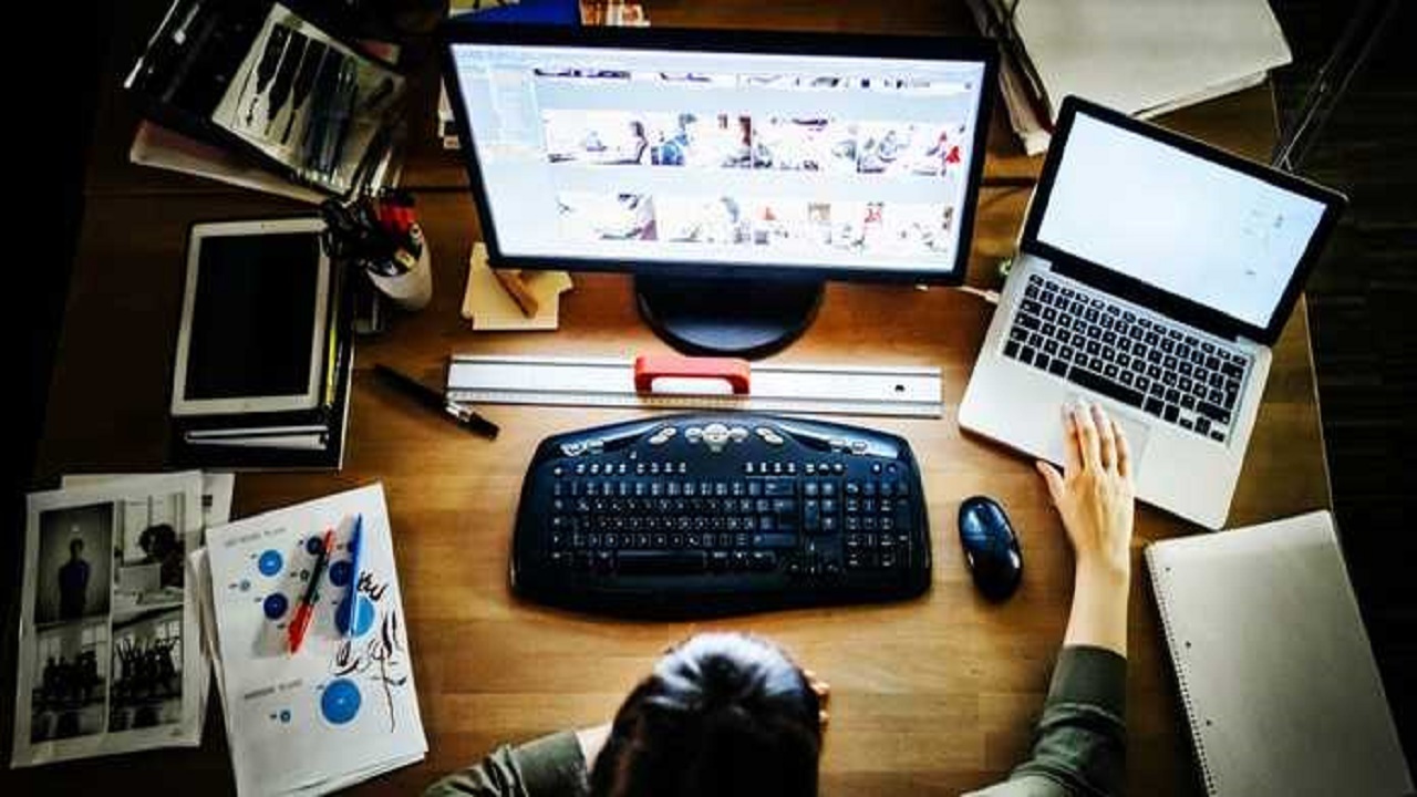 مانیتور چگونه به لپ تاپ وصل میشود؟ مانیتور چگونه به لپ تاپ وصل میشود؟