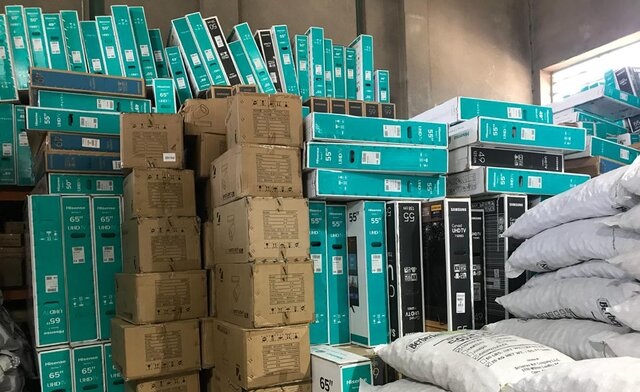 کشف ۴۰۰ میلیارد کالای گمرکی قاچاق در کشور کشف ۴۰۰ میلیارد کالای گمرکی قاچاق در کشور