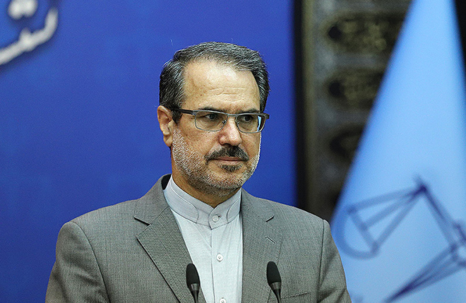 خدائیان: محیط بان در منطقه مسکونی شلیک کرده است خدائیان: محیط بان در منطقه مسکونی شلیک کرده است