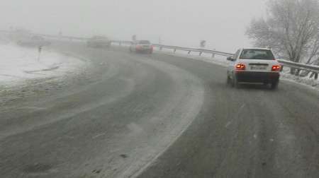 جاده‌های مازندران برفی و لغزنده