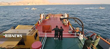 توقیف یک فروند کشتی خارجی در آب‌های پارسیان