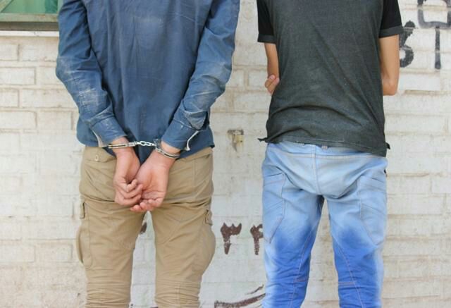 دستگیری دو قاتل فراری در دزفول دستگیری دو قاتل فراری در دزفول