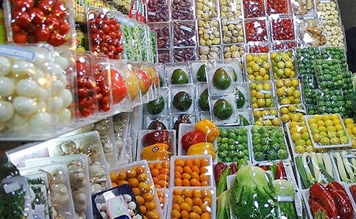 بسته بندی میوههای گران قیمت در محیط غیر بهداشتی بسته بندی میوههای گران قیمت در محیط غیر بهداشتی