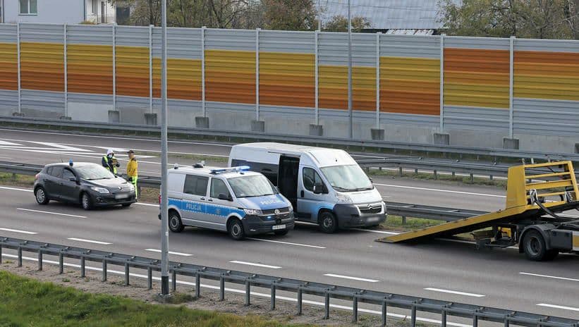 بازداشت ۴۲ مهاجر غیرقانونی در لهستان بازداشت ۴۲ مهاجر غیرقانونی در لهستان