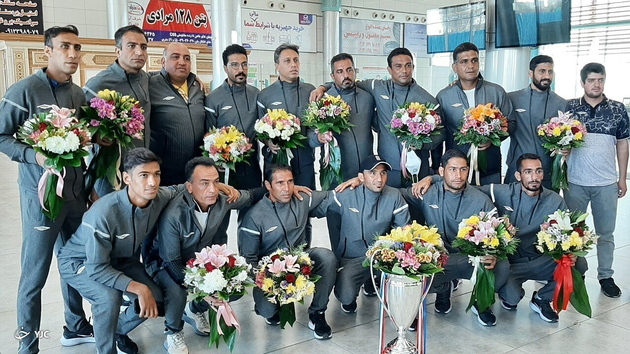 بازگشت غرور افرین تیم فوتبال مس سرچشمه پس از قهرمانی جهان به کرمان