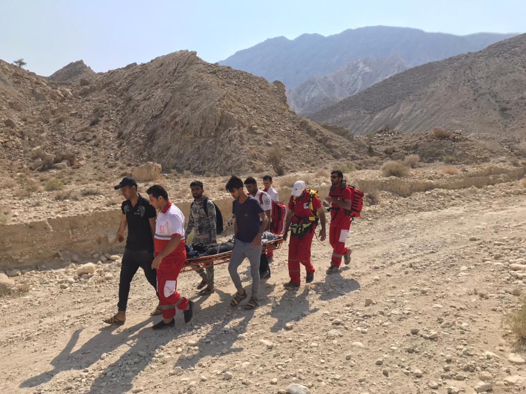 نجات جوان مصدوم در ارتفاعات اشکنان