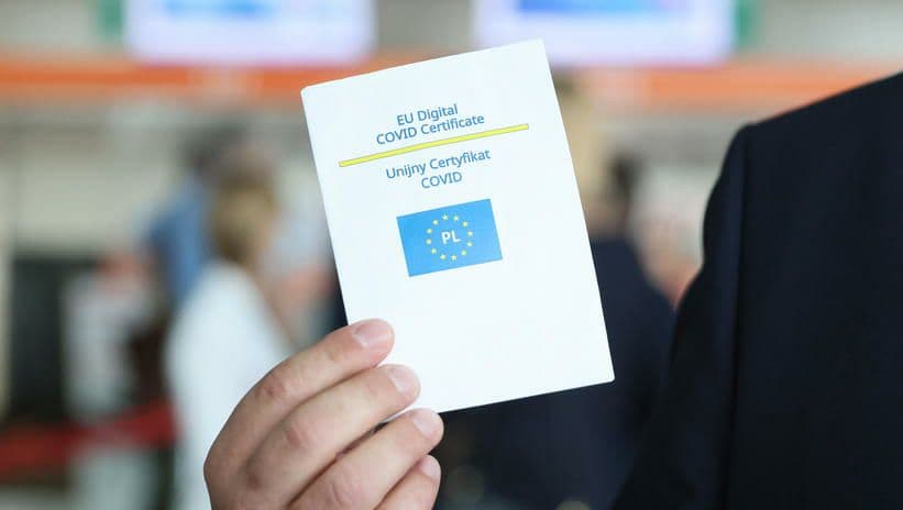 کشف بیش از ۵۰۰ کارت واکسیناسیون جعلی در مرز لهستان کشف بیش از ۵۰۰ کارت واکسیناسیون جعلی در مرز لهستان