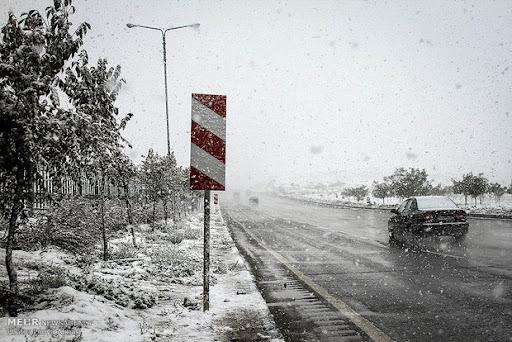 جاده های سمنان لغزنده است جاده های سمنان لغزنده است