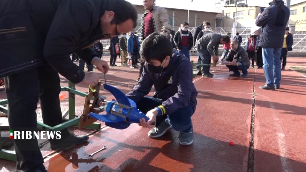 مسابقه موشک های آبی دانش آموزان مسابقه موشک های آبی دانش آموزان