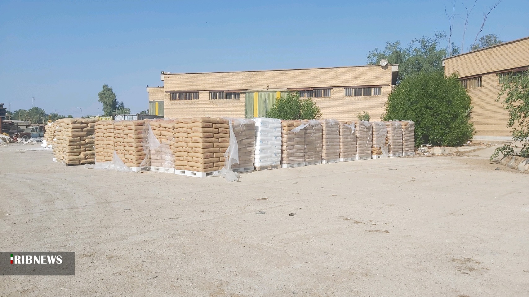 تلمبار کالاهای قاچاق در انبارهای سازمان تملیکی/سوزن بندازید زمین نمیافتد/ ذرات خاک راه تنفس را بر کالاها تنگ کرد/ وقتی خاک روی کالاها خبر میدهد از سِر درون/ کالاهایی که زیر خاک مدفون شده اند تلمبار کالاهای قاچاق در انبارهای سازمان تملیکی/سوزن بندازید زمین نمیافتد/ ذرات خاک راه تنفس را بر کالاها تنگ کرد/ وقتی خاک روی کالاها خبر میدهد از سِر درون/ کالاهایی که زیر خاک مدفون شده اند