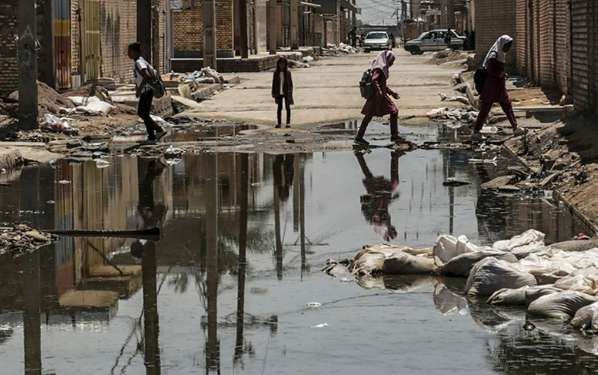 پس زدگی فاضلاب در منطقه کم برخوردار عین دو اهواز پس زدگی فاضلاب در منطقه کم برخوردار عین دو اهواز